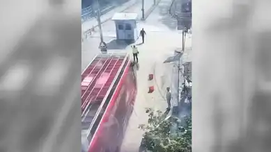 CHP Otobüsü Polis Üzerine Sürttü! Şoför Adli Kontrolde
